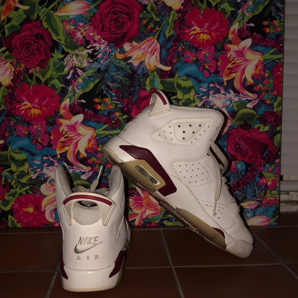 AIR JORDAN 6 RETRO WOMENS MAROON